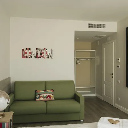 לינה וארוחת בוקר Livingstone 3*